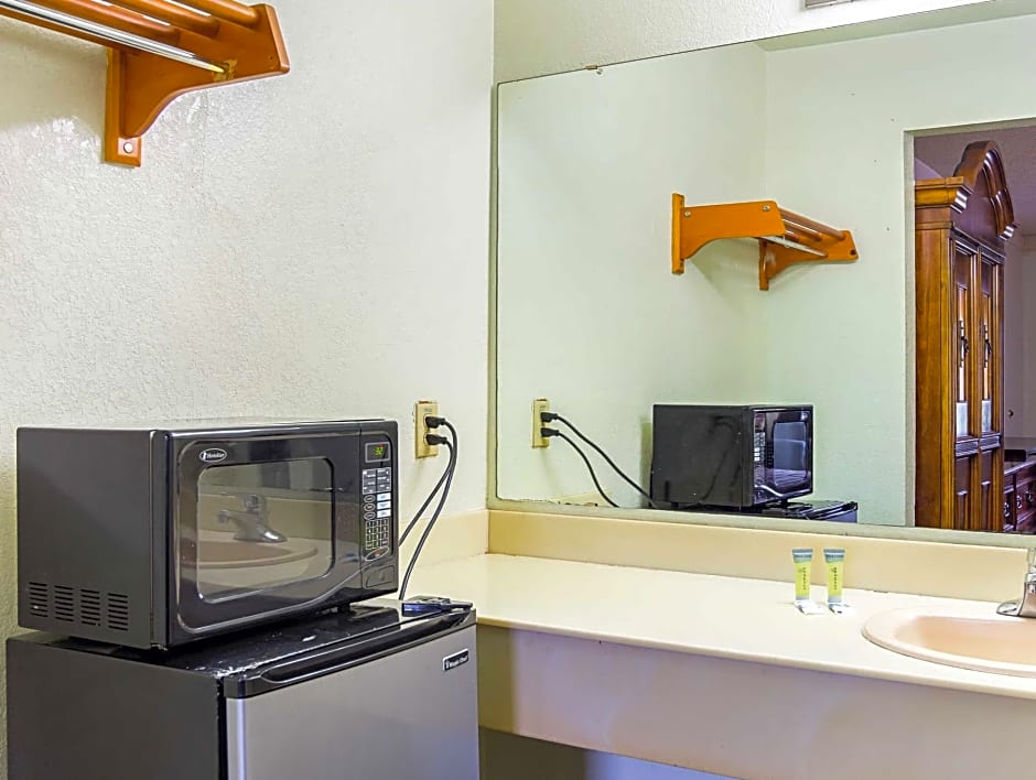 Magnuson Hotel Little Rock South