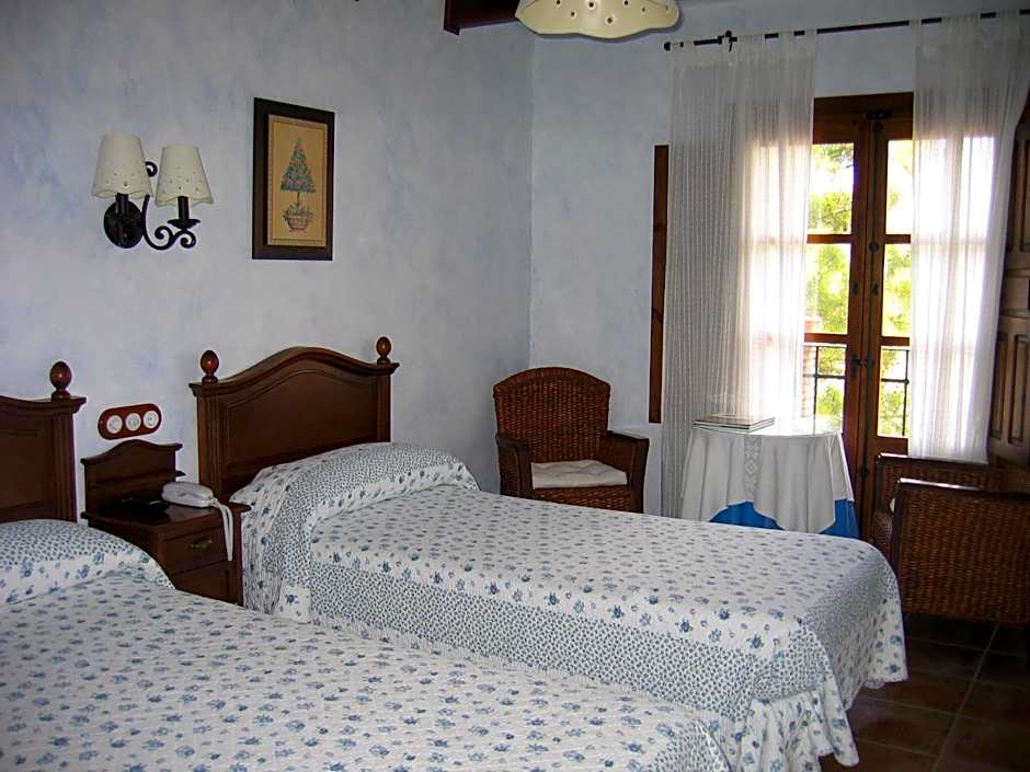 Hotel de Montaña Cueva Ahumada