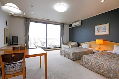 Standard Twin Room with Sea View