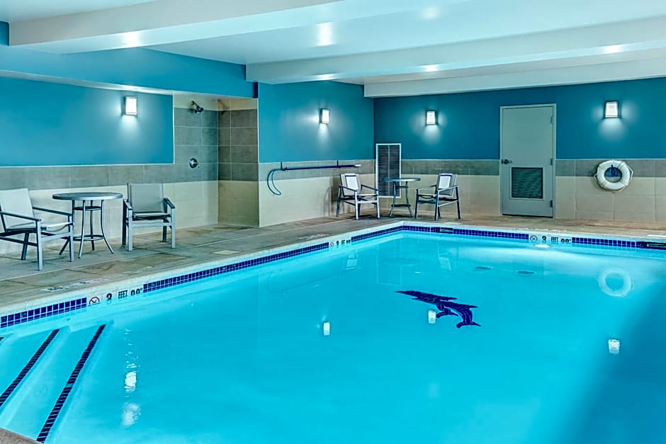 Holiday Inn Express Woodbridge By IHG