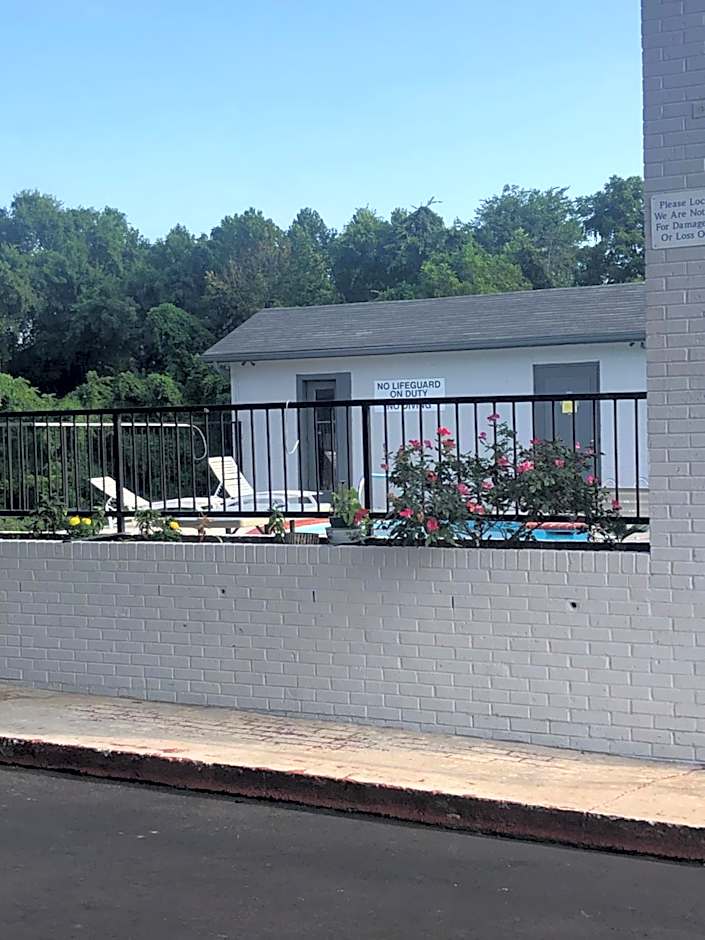Travelodge by Wyndham Clarksville