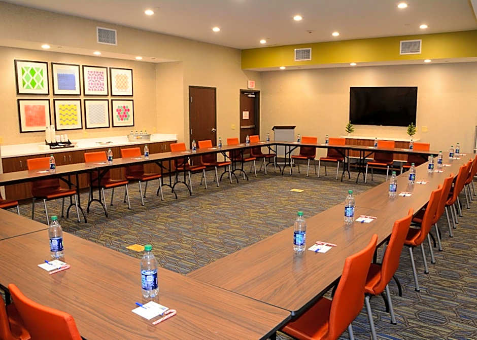 Holiday Inn Express & Suites Pittsburgh - Monroeville By IHG