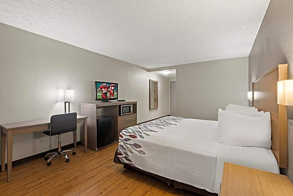 Red Roof Inn & Suites Newnan
