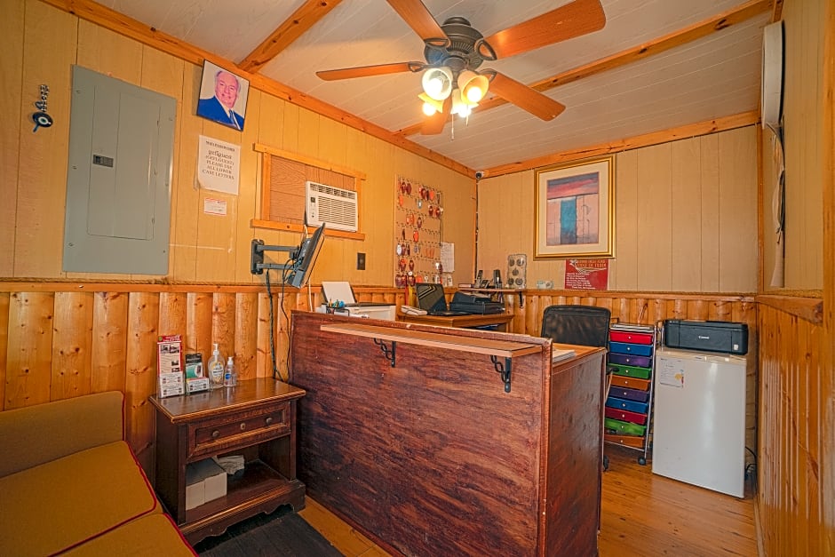 Grand Eagle Ford Lodge & RV Park