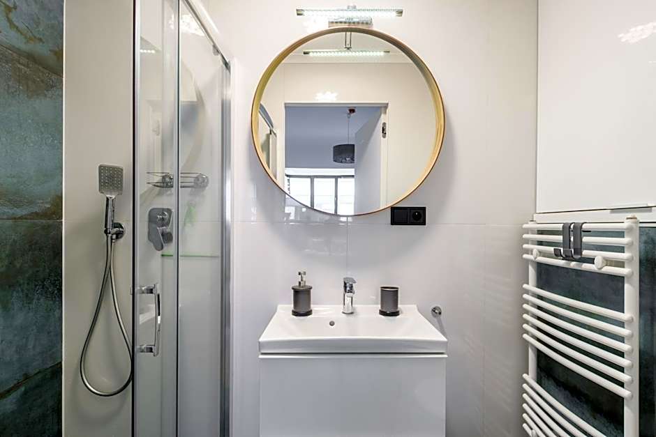 Aparthotel Pawia Deluxe- 10 min to center, self check-in, optional breakfest, parking on the street