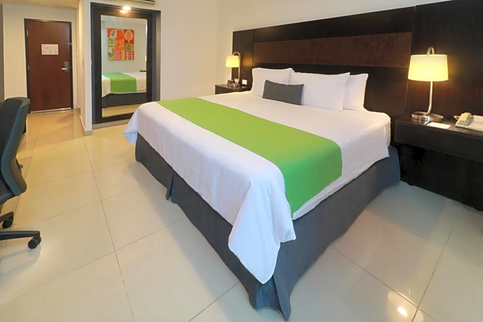 Wyndham Garden Guadalajara Acueducto