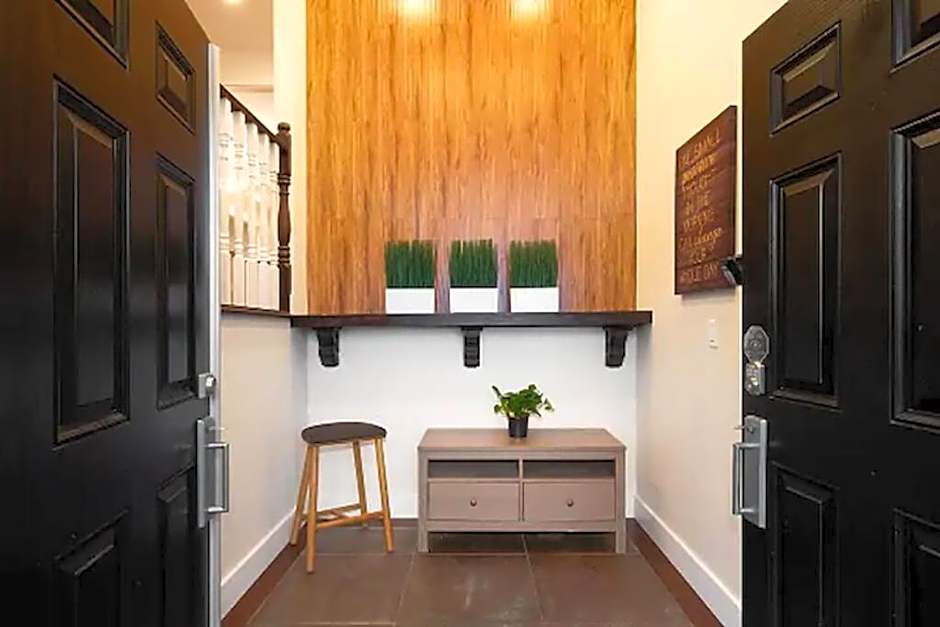 Westside Pool Home-8 min to Downtown, Yard Parking