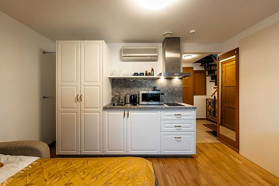 CATHEDRAL Old Town Suites