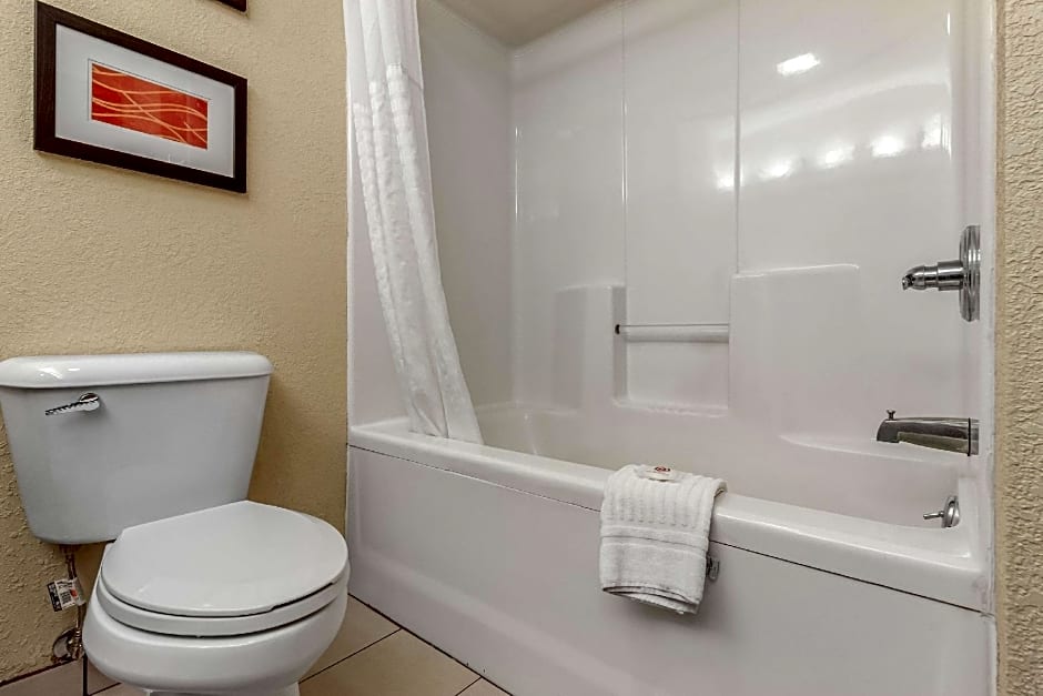 Comfort Inn & Suites Hays I-70