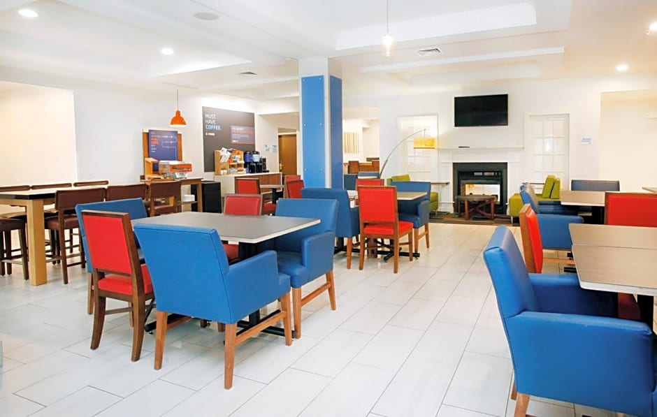 Holiday Inn Express Hotel & Suites Bethlehem Airport/Allentown area By IHG