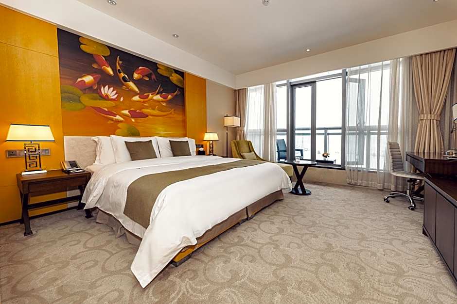 Photo 1 of 5 of 1 King Bed, Balcony