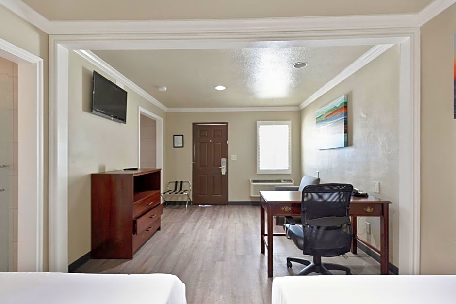 Le Blanc Inn & Suites
