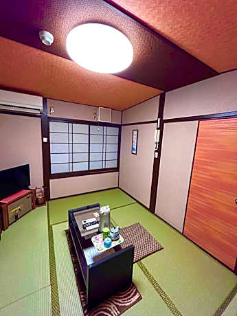 Japanese-Style Single Room with Shared Bathroom