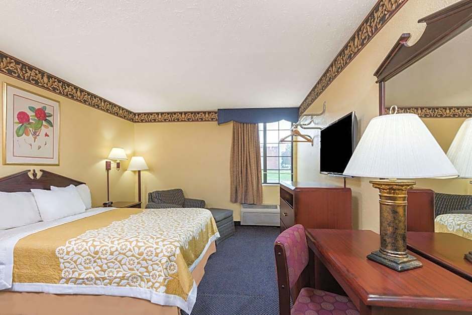 Days Inn & Suites by Wyndham Youngstown / Girard Ohio