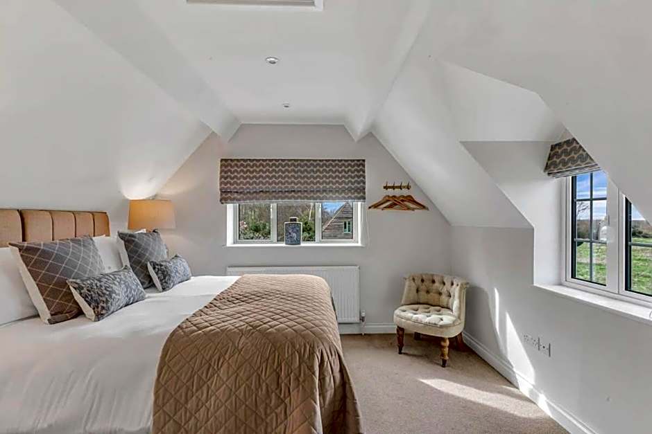 Hiron's Piece - Hot Tub Packages Available