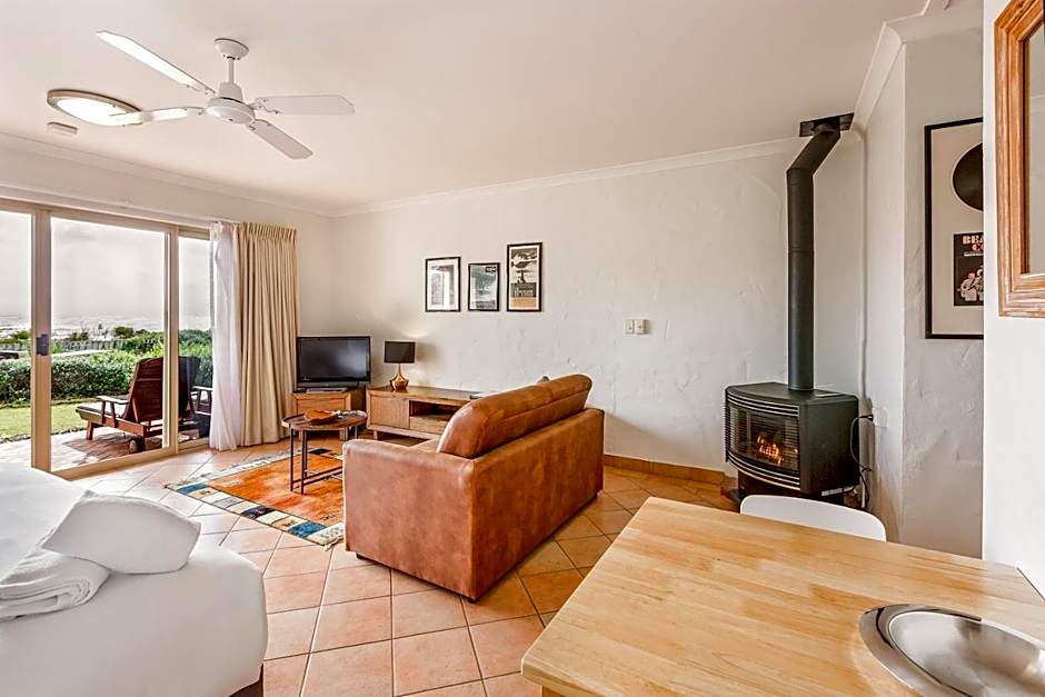 Canal Rocks Beachfront Apartments