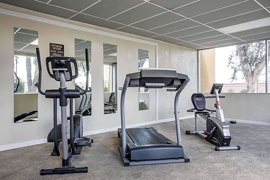 Days Hotel by Wyndham Peoria Glendale Area
