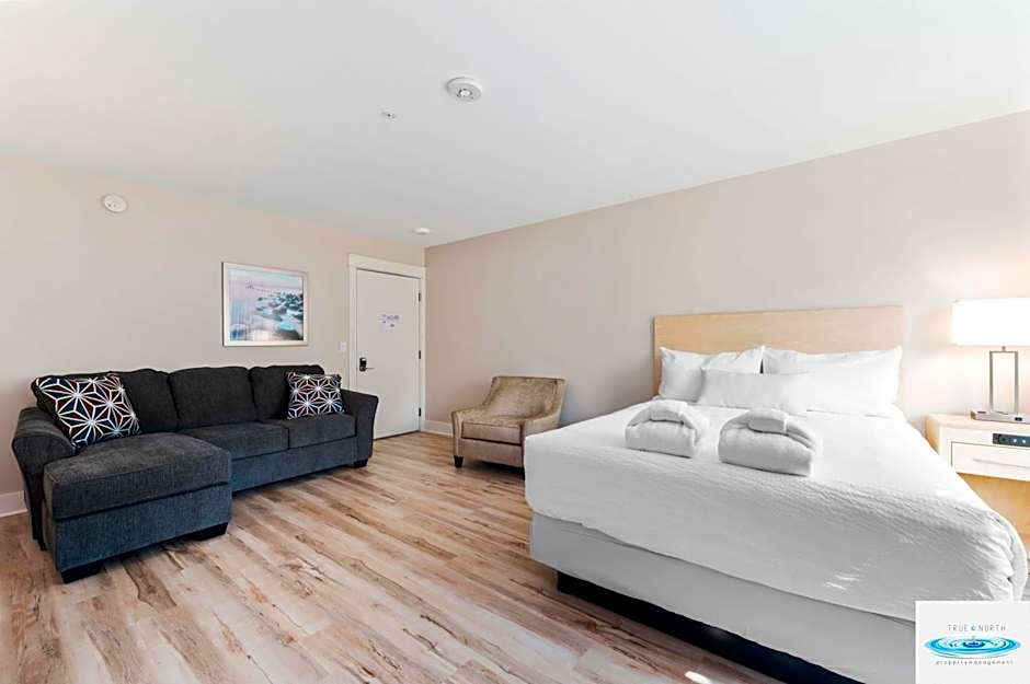Gold Coast Inn ⁀➷ Breathtaking Sunsets ➠ Standard Lake View Room ➠ 106
