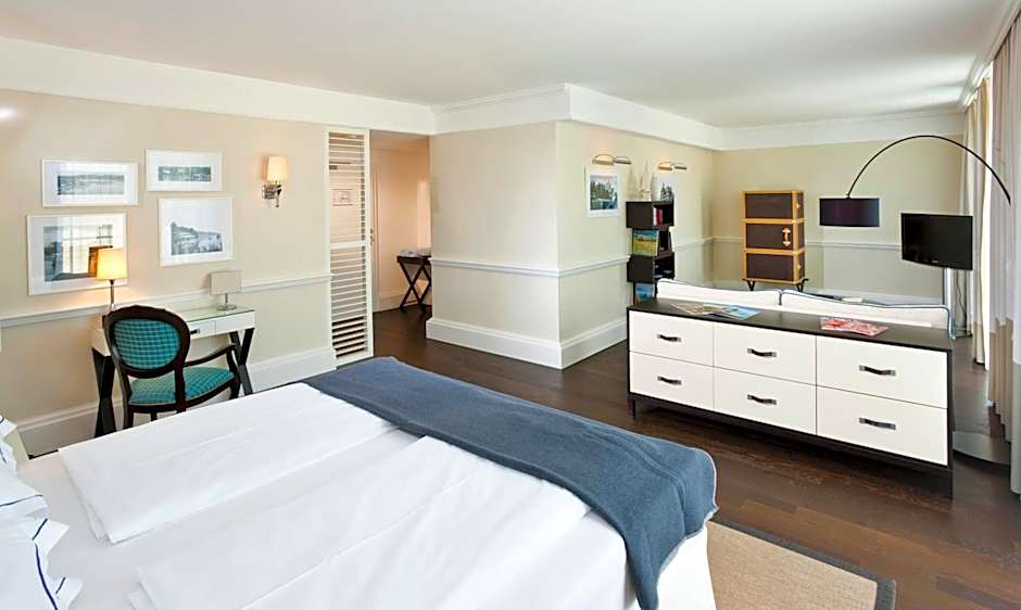 Lake's - My Lake Hotel