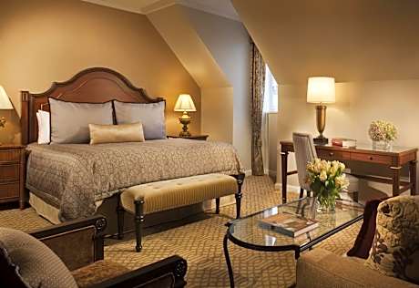 Petite King Suite