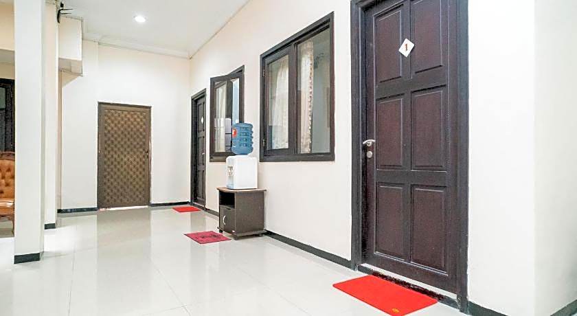 RedDoorz Syariah near Marvell City Mall 2