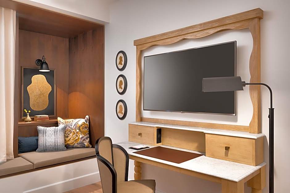 THE ADVENIRE, AUTOGRAPH COLLECTION