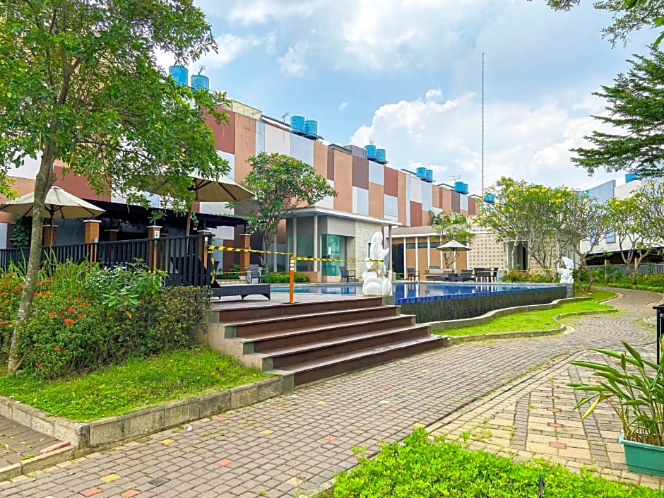 Aloha Guest House - 1 Male Only by ZUZU