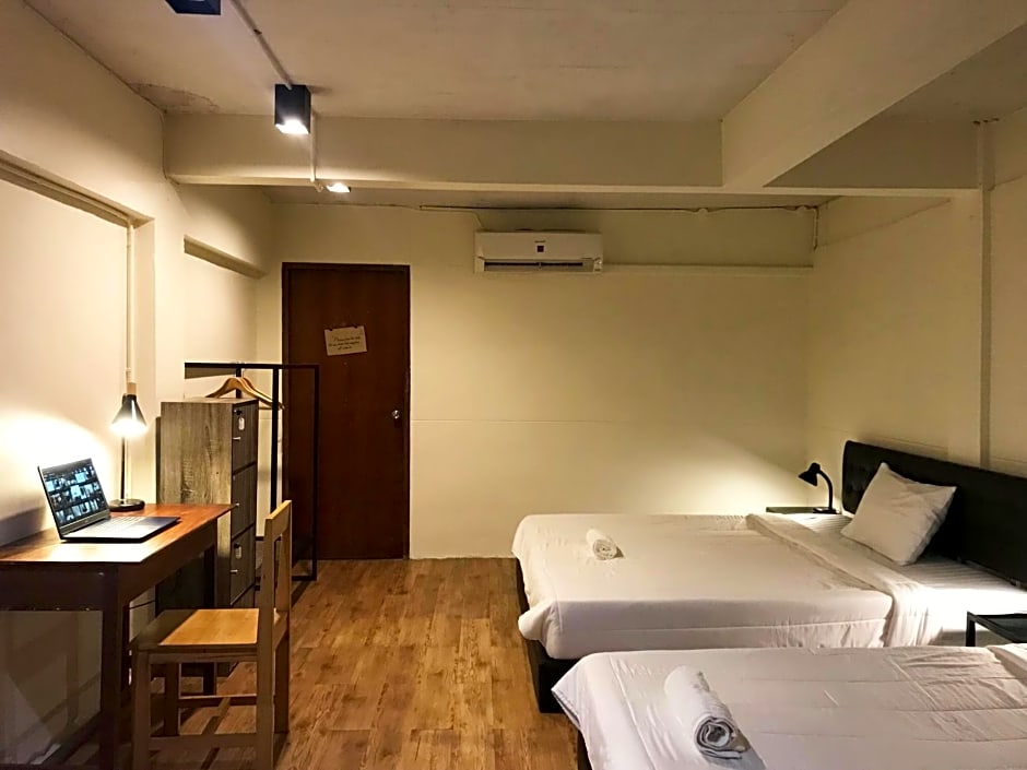 Boundary Hostel and Cafe