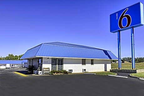 Motel 6 Sullivan MO