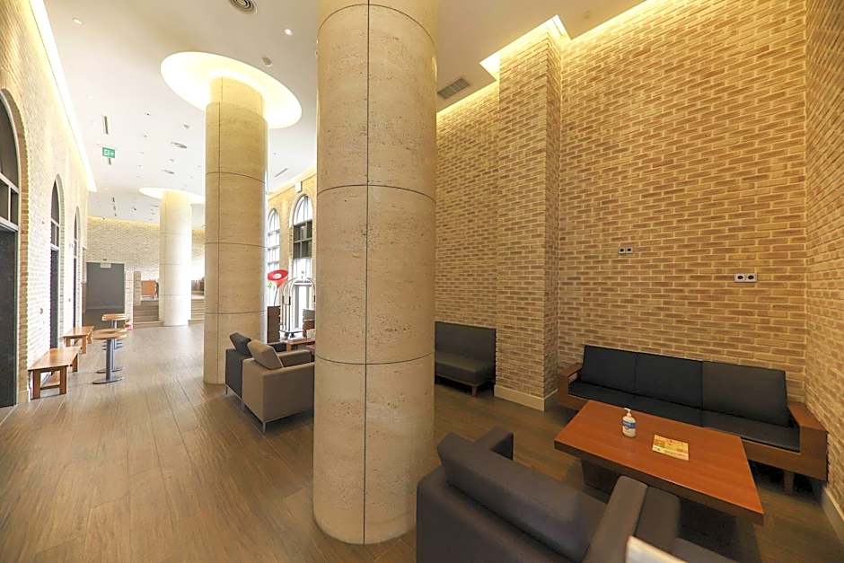 Pinegrove Hotel