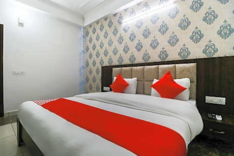OYO 47758 Orchard Green Royal