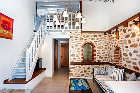 Maisonette Front Pool