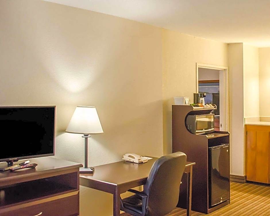 Quality Inn & Suites Pensacola