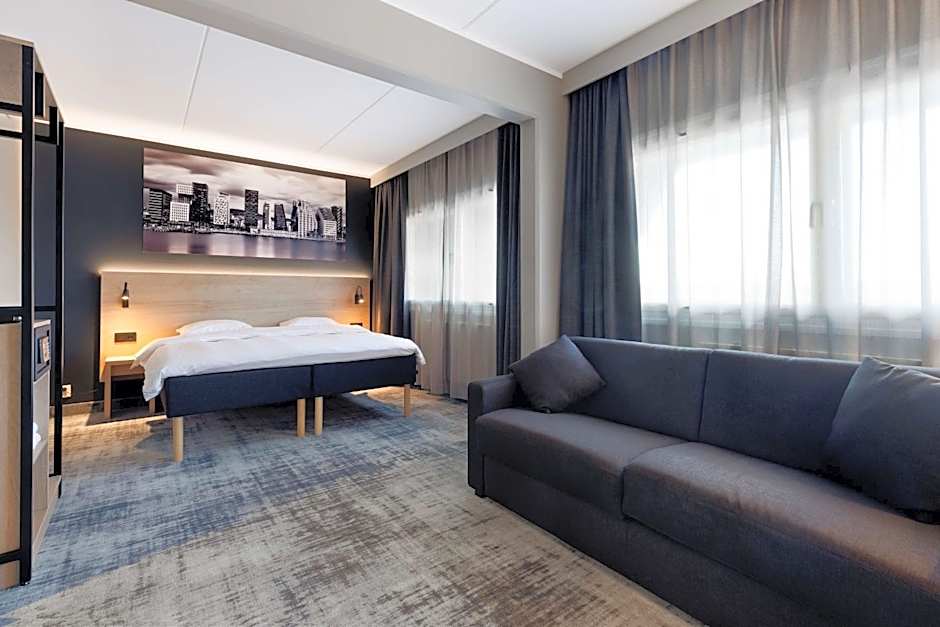 Park Inn by Radisson Oslo Airport Hotel West