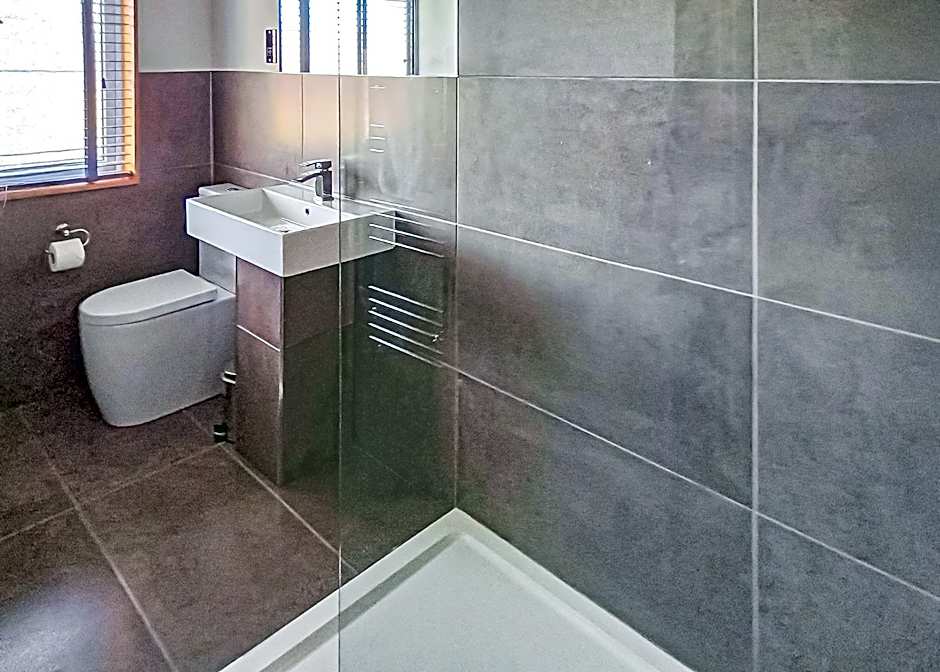 Cherry Bird Lodge Escape