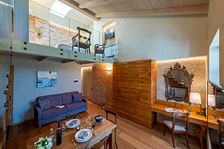 Studio - Split Level