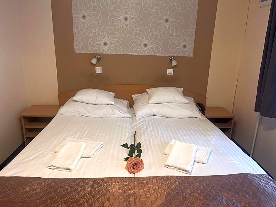 Hotel Rose City