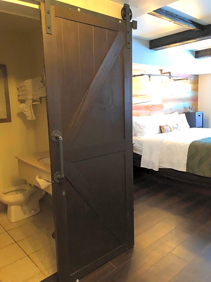 Cedar Stables Inn & Suites