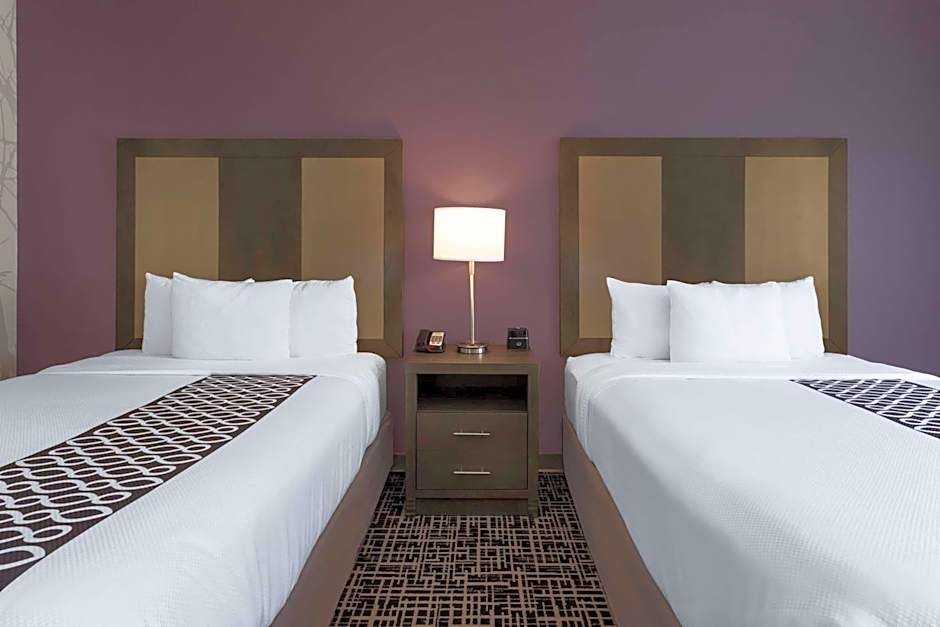 La Quinta Inn & Suites by Wyndham Wichita Airport