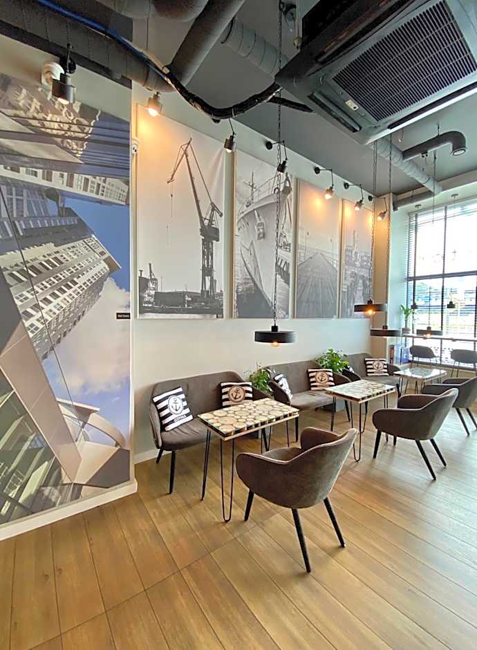 Thruster - Rooms, Kitchen, Chill-Out Zone-Netflix, Lobby-Netflix