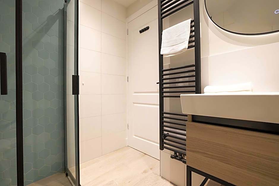 Modern two bedroom apartment close to the beach