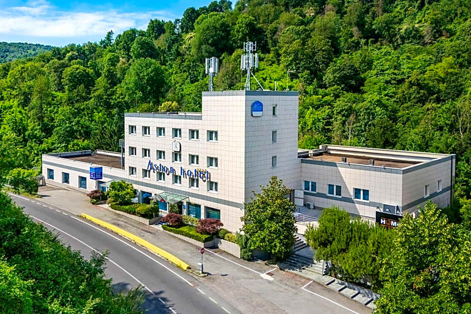Aston Hotel