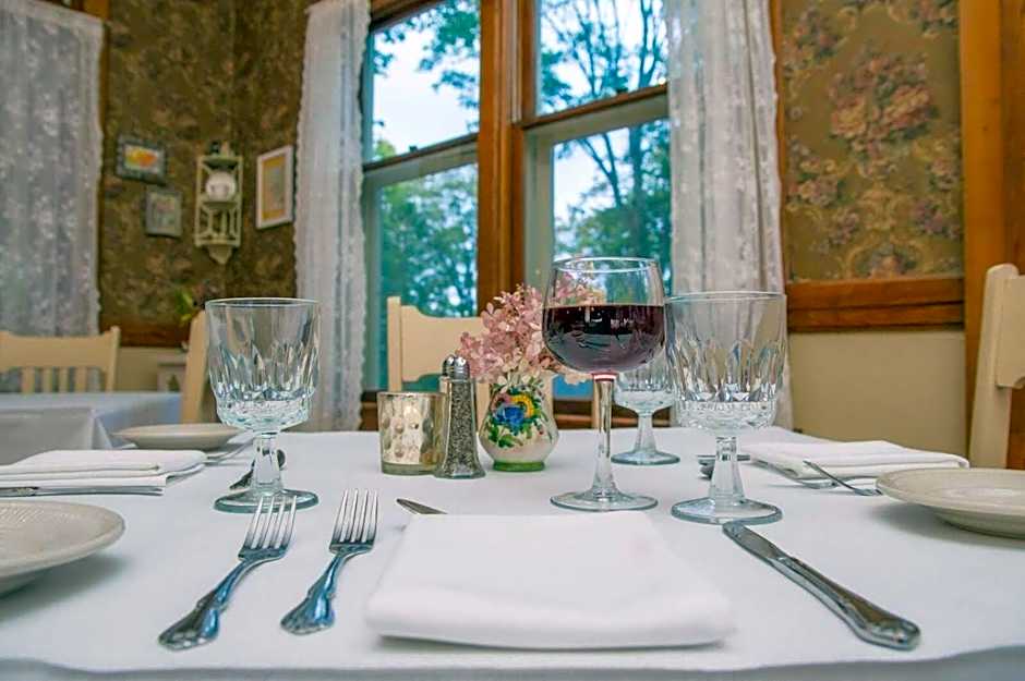 Terrace Inn and 1911 Restaurant