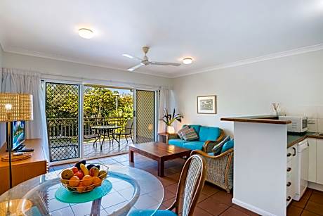 One-Bedroom Oceanfront Apartment (Balcony)