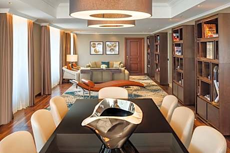 Presidential Suite with Access and Breakfast in Executive Lounge