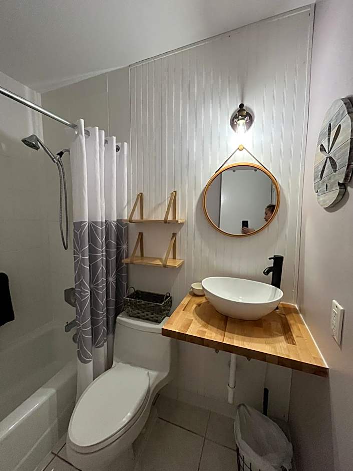 4145 By The Sea Inn & Suites