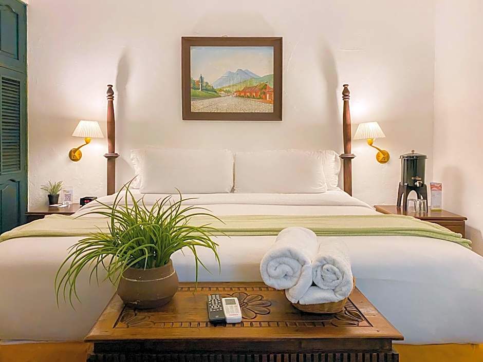 Photo 1 of 9 of Deluxe 1 King Bed