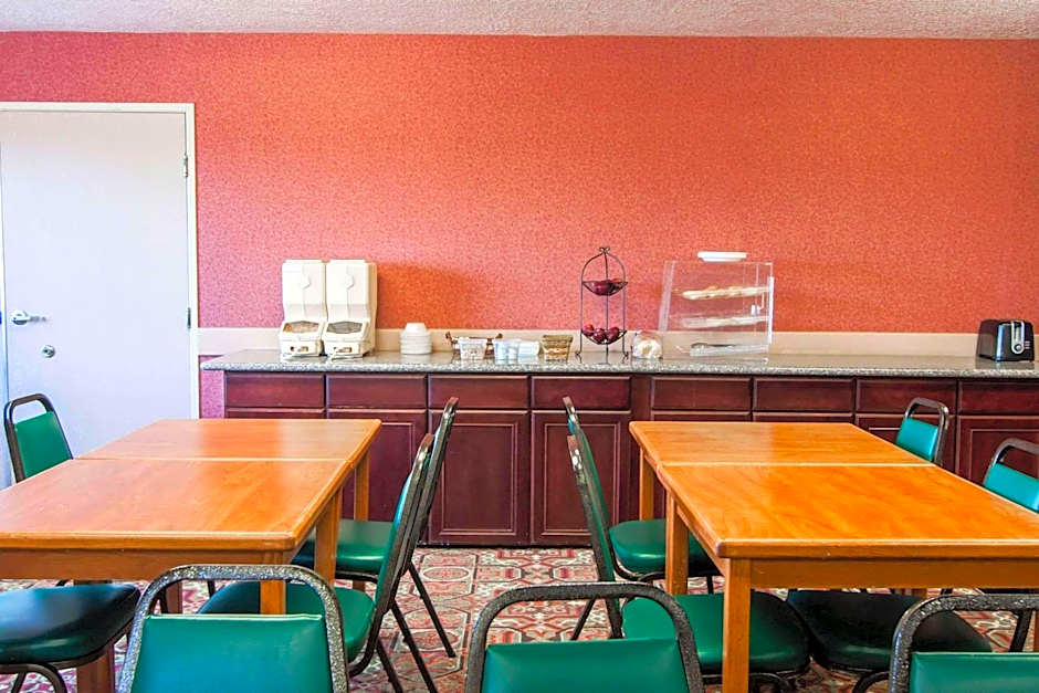 Bridgeway Inn & Suites