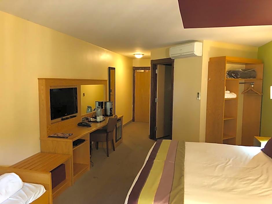 Photo 1 of 13 of Executive Suite