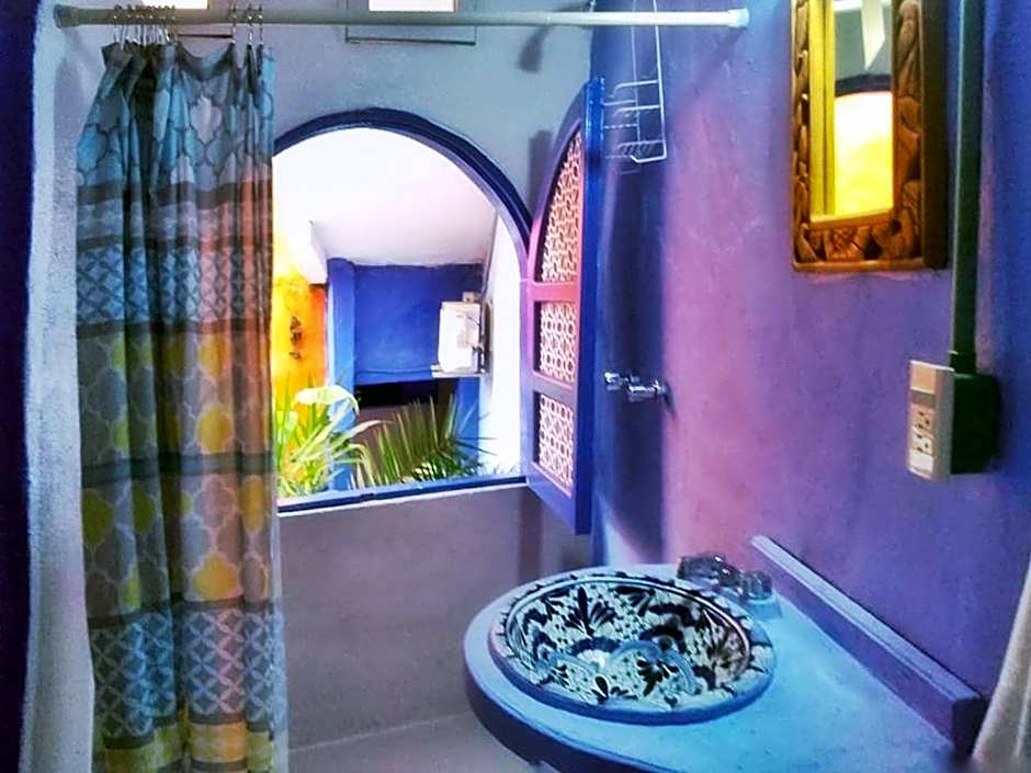 Riad Lola